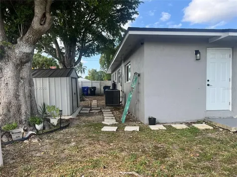 6742 SW 18 Court North Lauderdale FL 33068