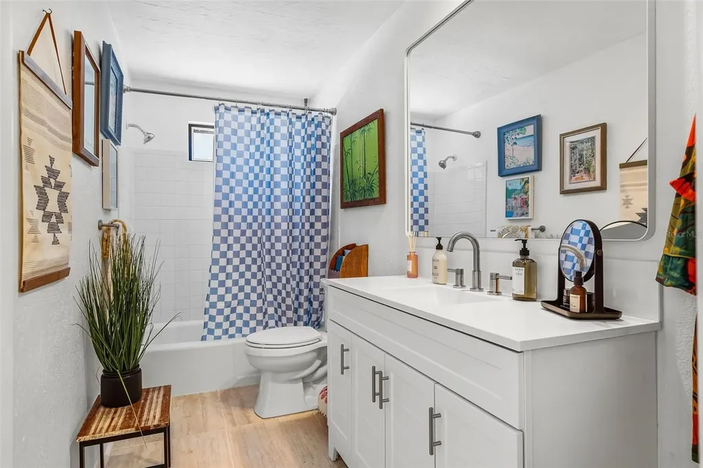 3174 Peachtree Street Sarasota FL 34231