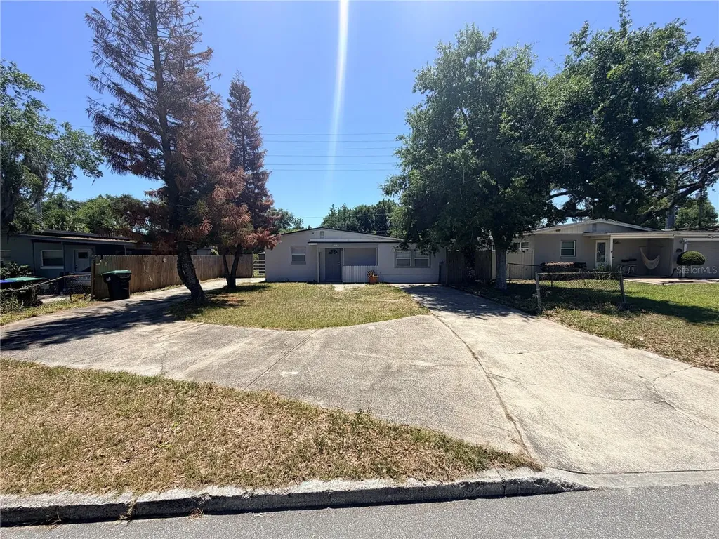 2216 Mayflower Avenue Apopka FL 32703
