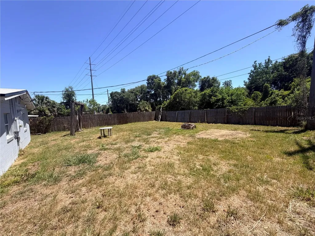 2216 Mayflower Avenue Apopka FL 32703