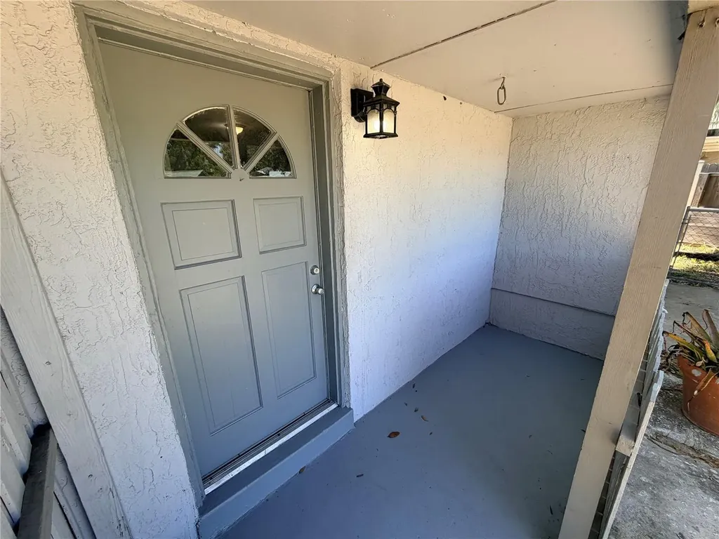 2216 Mayflower Avenue Apopka FL 32703