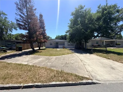 2216 Mayflower Avenue Apopka FL 32703