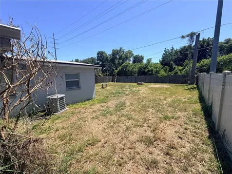2216 Mayflower Avenue Apopka FL 32703