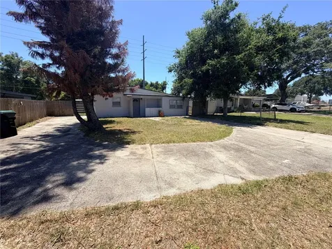 2216 Mayflower Avenue Apopka FL 32703