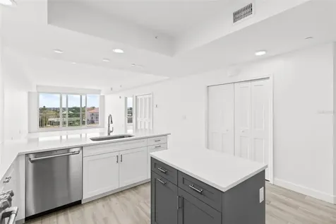 125 Island Way Clearwater FL 33767