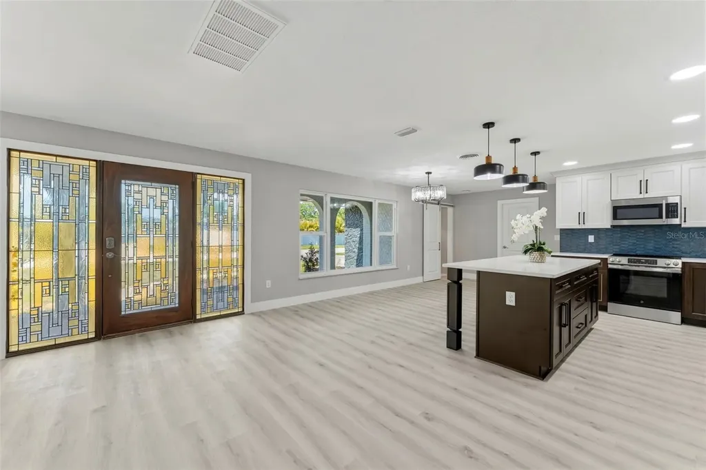 140 88th Avenue NE St Petersburg FL 33702