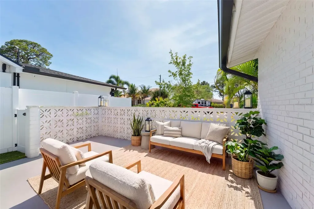 140 88th Avenue NE St Petersburg FL 33702