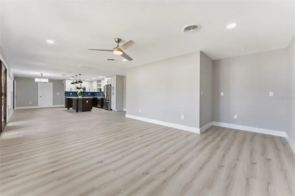 140 88th Avenue NE St Petersburg FL 33702