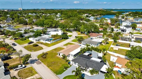 140 88th Avenue NE St Petersburg FL 33702