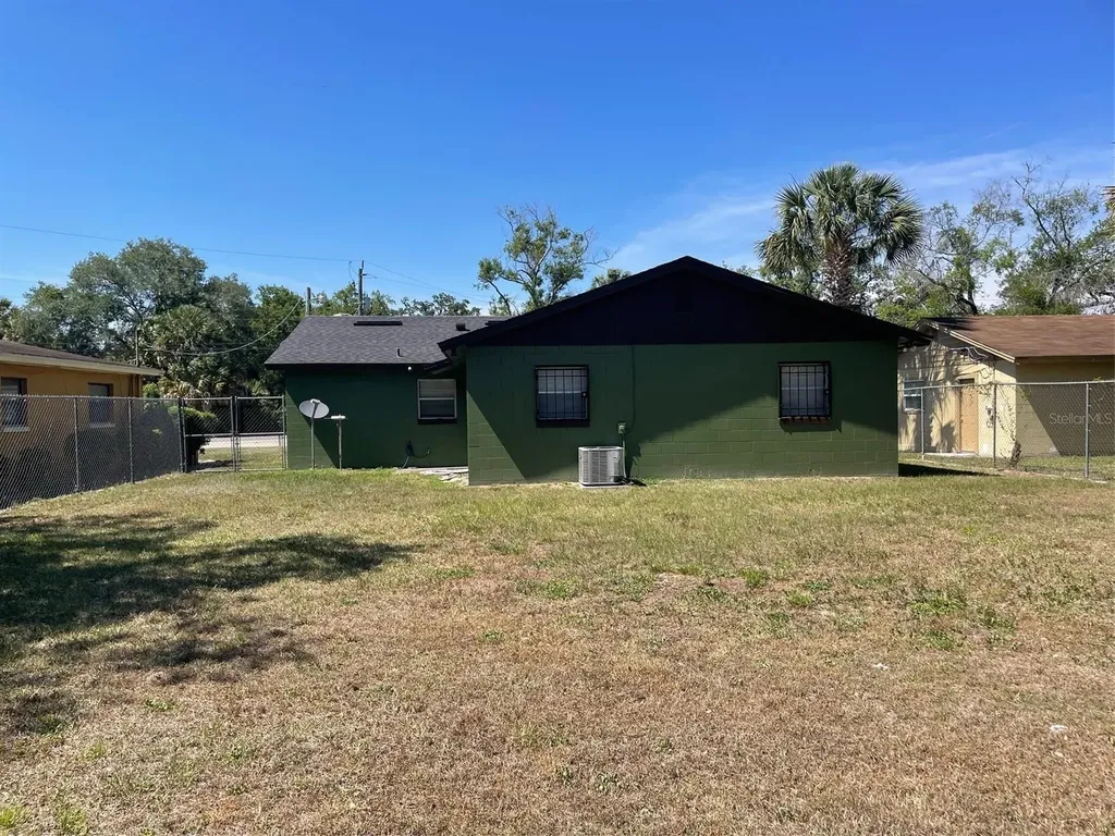 1935 W 14th Street Sanford FL 32771