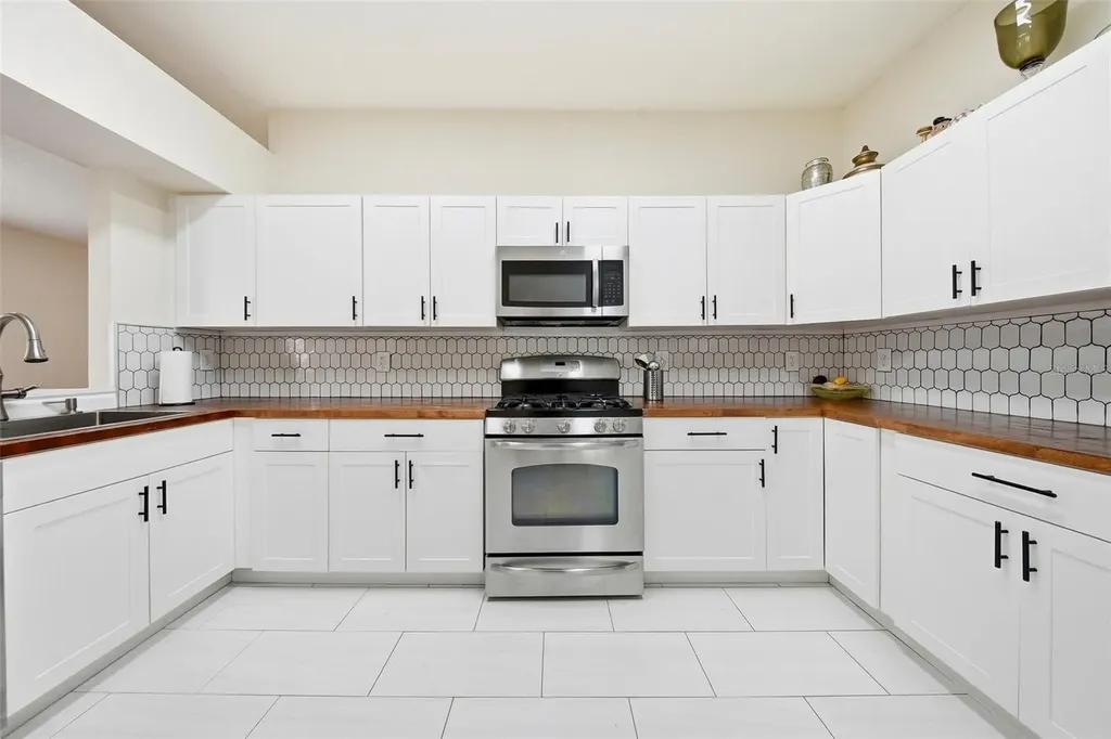 1902 Echo Pond Place Wesley Chapel FL 33543