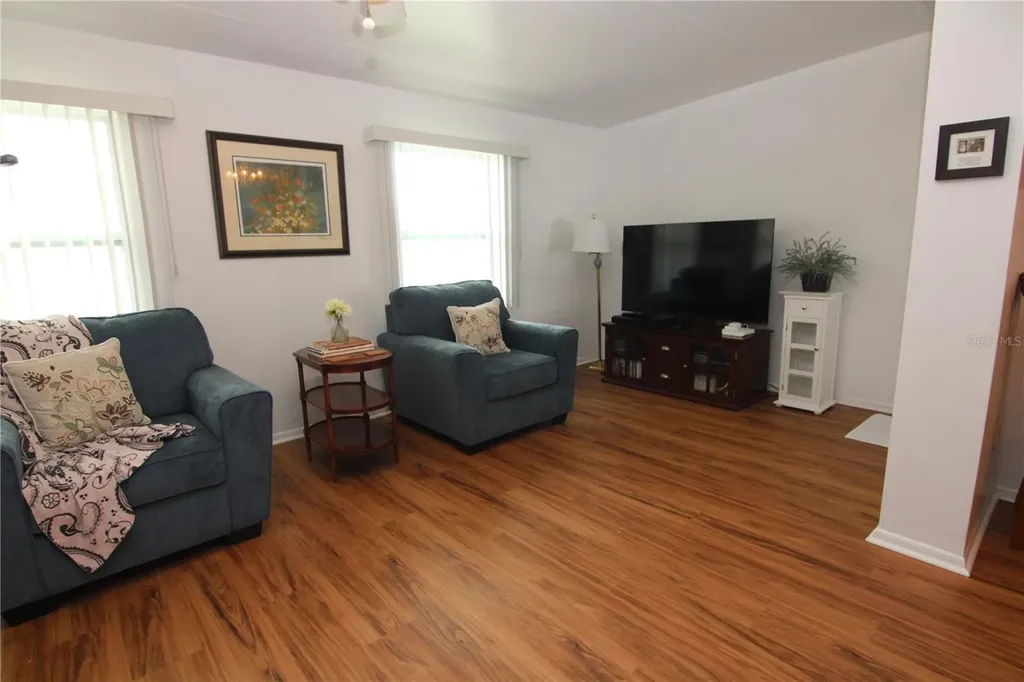 810 Oakmont Avenue Sun City Center FL 33573