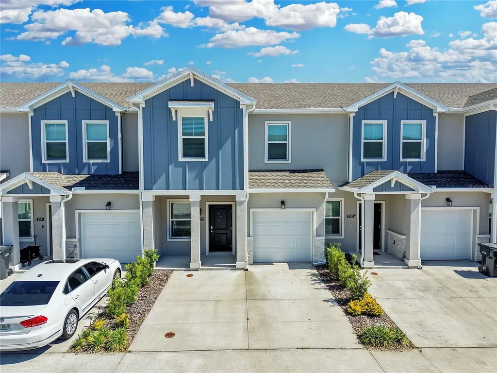 2537 Skyline Loop Kissimmee FL 34758