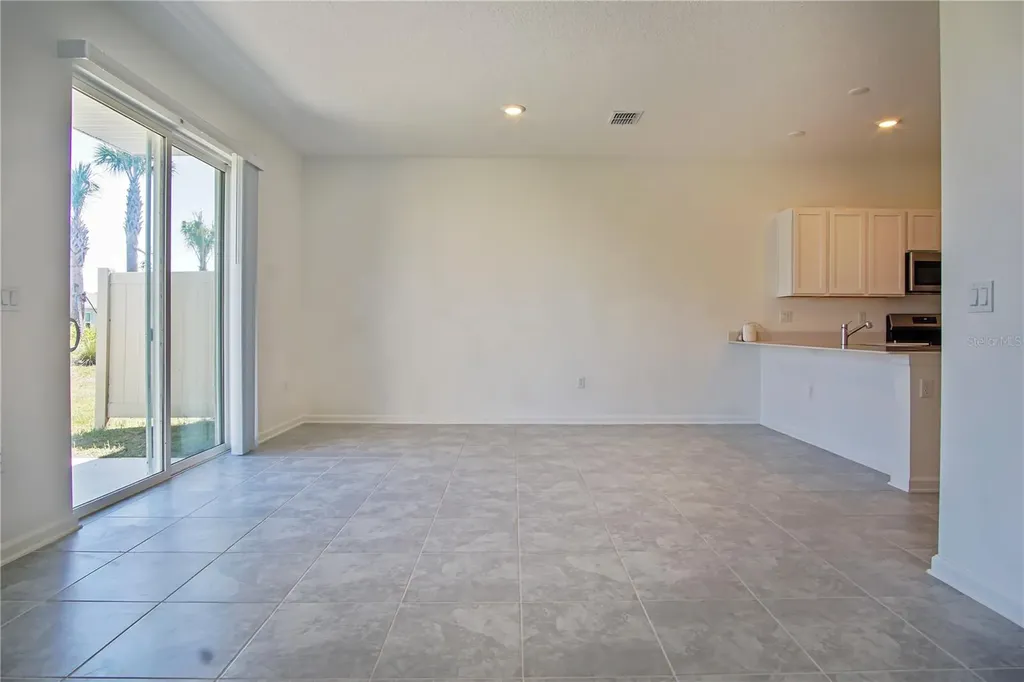 2537 Skyline Loop Kissimmee FL 34758