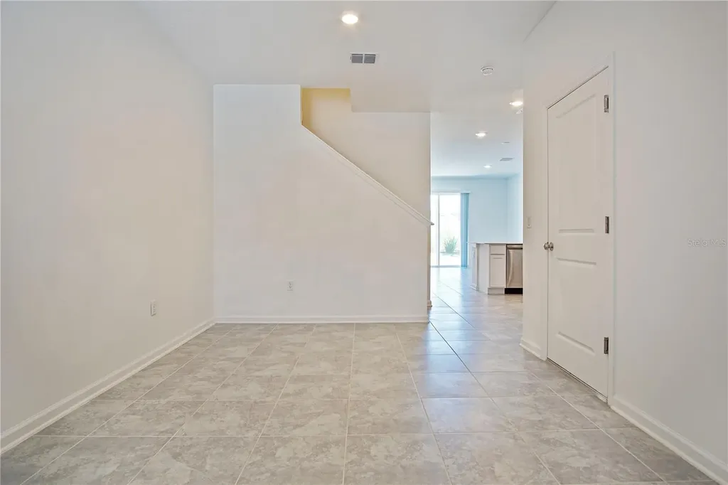 2537 Skyline Loop Kissimmee FL 34758