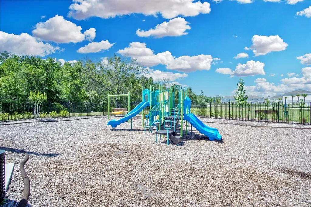 2537 Skyline Loop Kissimmee FL 34758