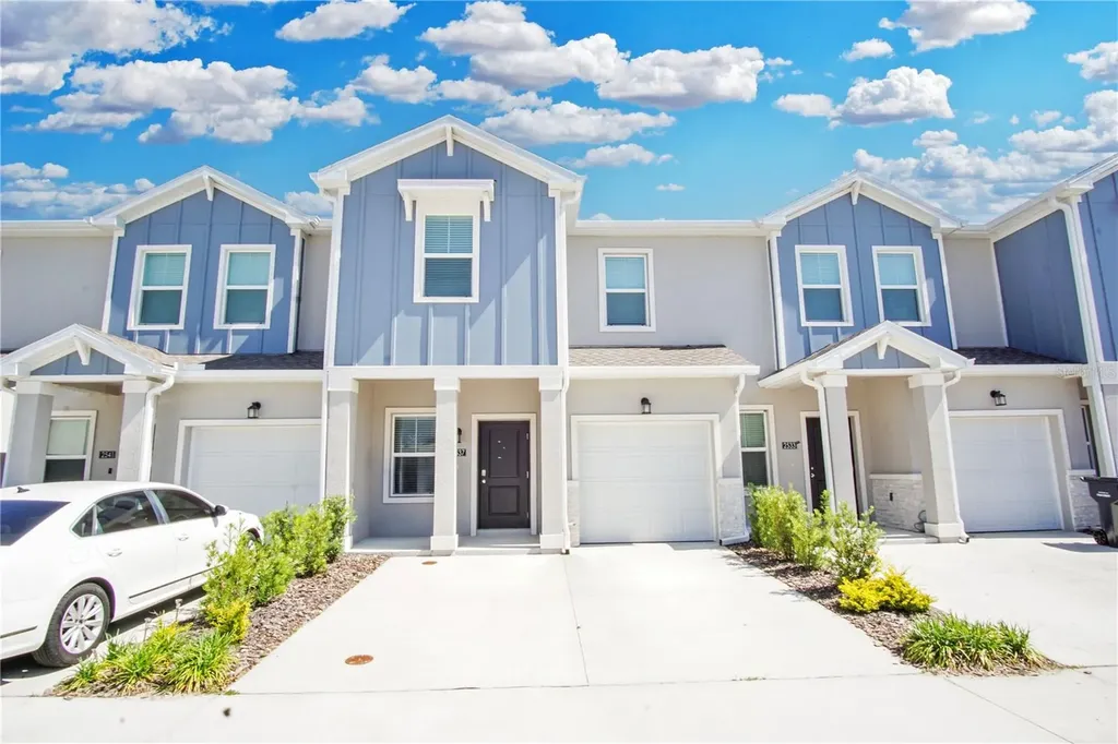2537 Skyline Loop Kissimmee FL 34758