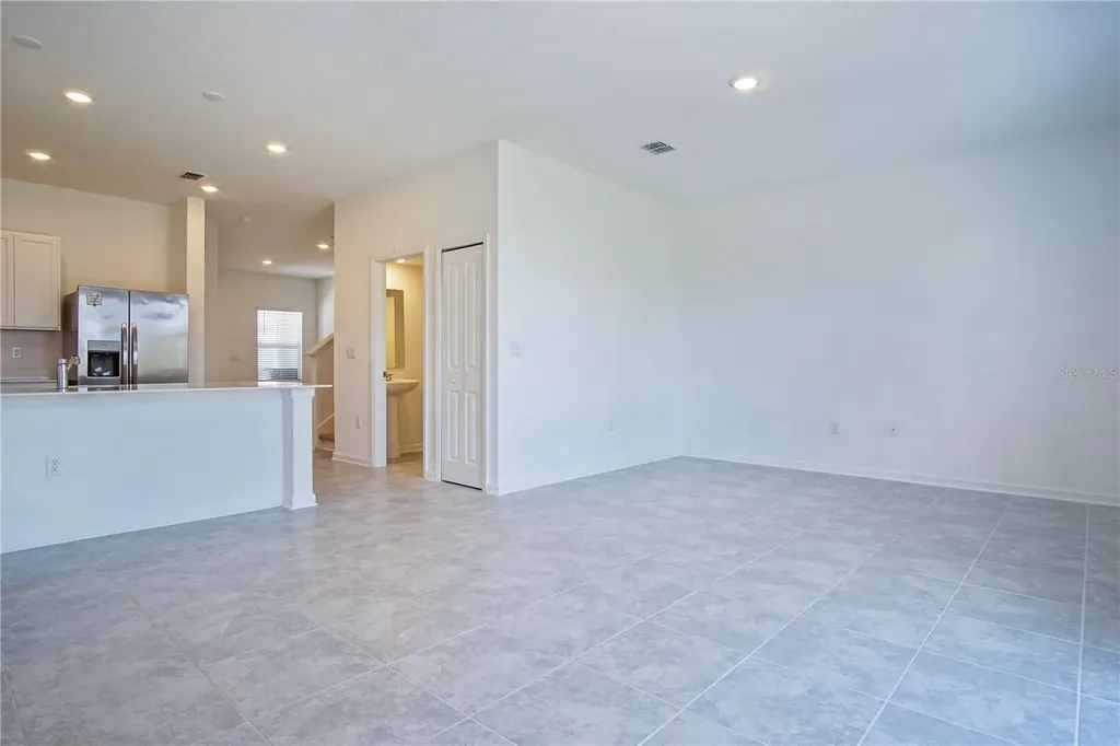 2537 Skyline Loop Kissimmee FL 34758