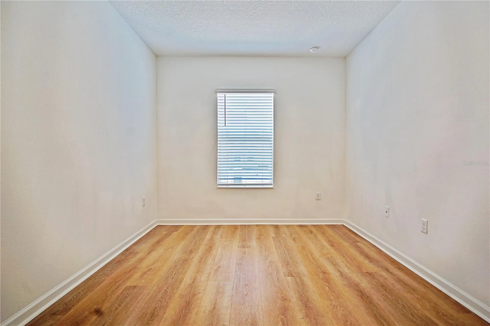 2537 Skyline Loop Kissimmee FL 34758