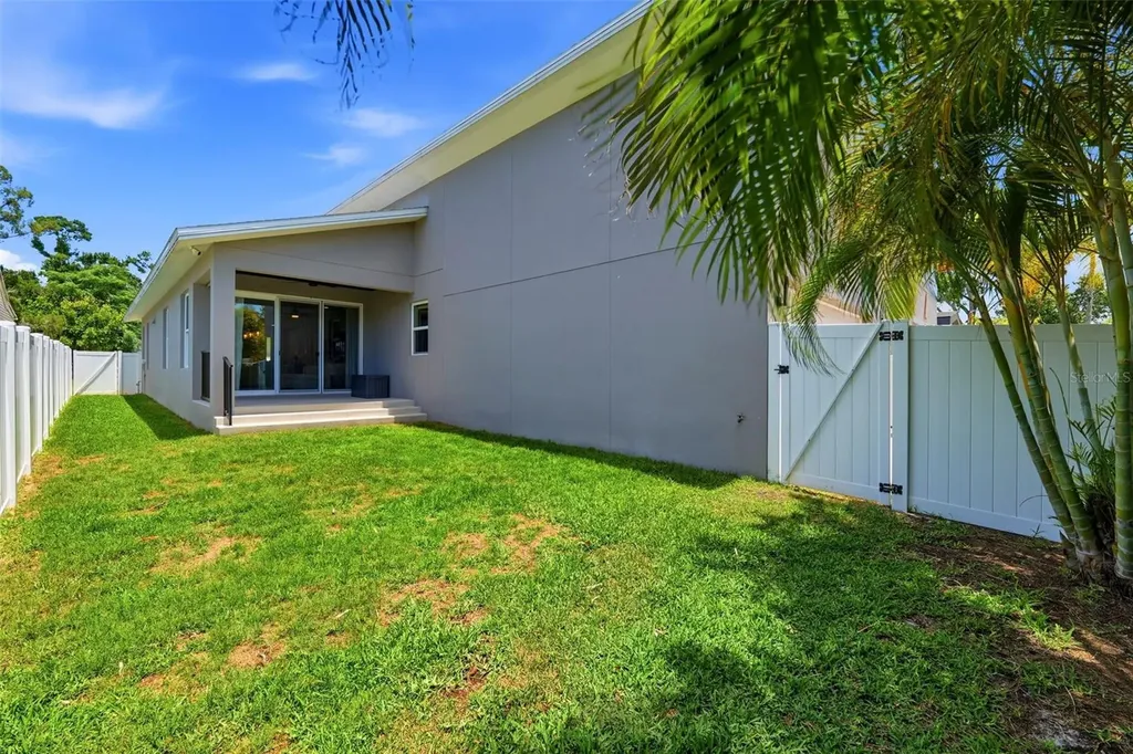 5160 Dartmouth Avenue N St Petersburg FL 33710