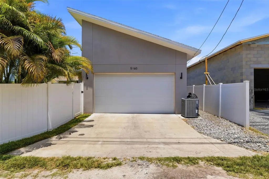 5160 Dartmouth Avenue N St Petersburg FL 33710
