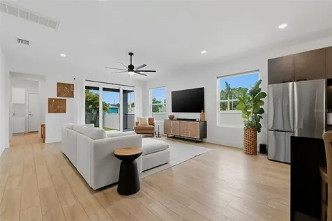 5160 Dartmouth Avenue N St Petersburg FL 33710