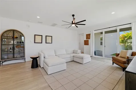 5160 Dartmouth Avenue N St Petersburg FL 33710