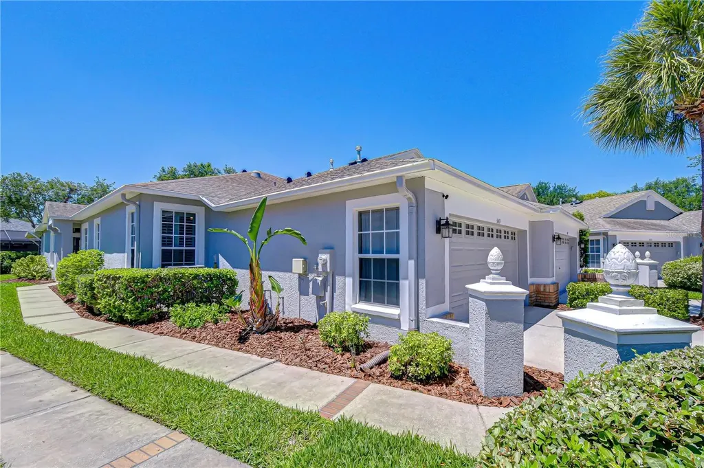 6069 Sandhill Ridge Drive Lithia FL 33547