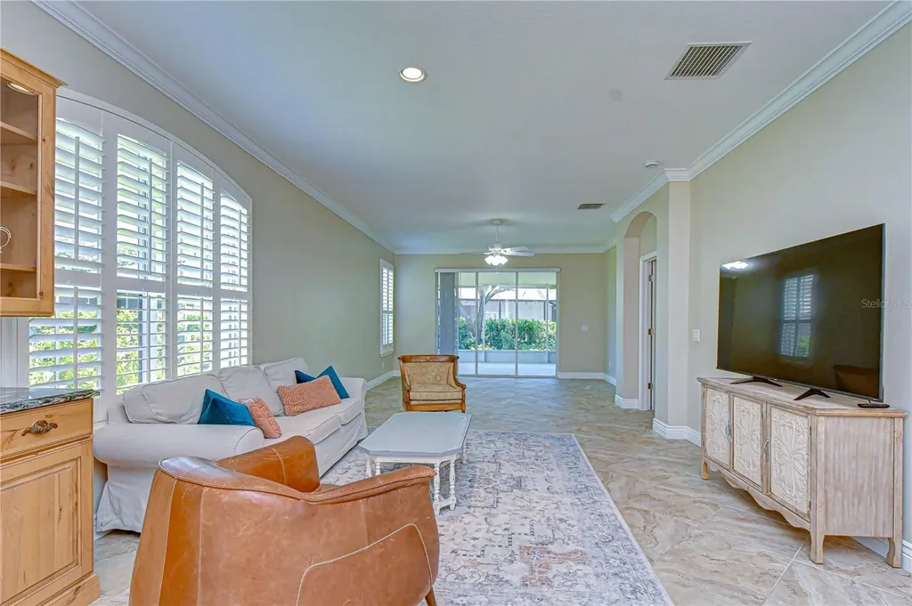 6069 Sandhill Ridge Drive Lithia FL 33547