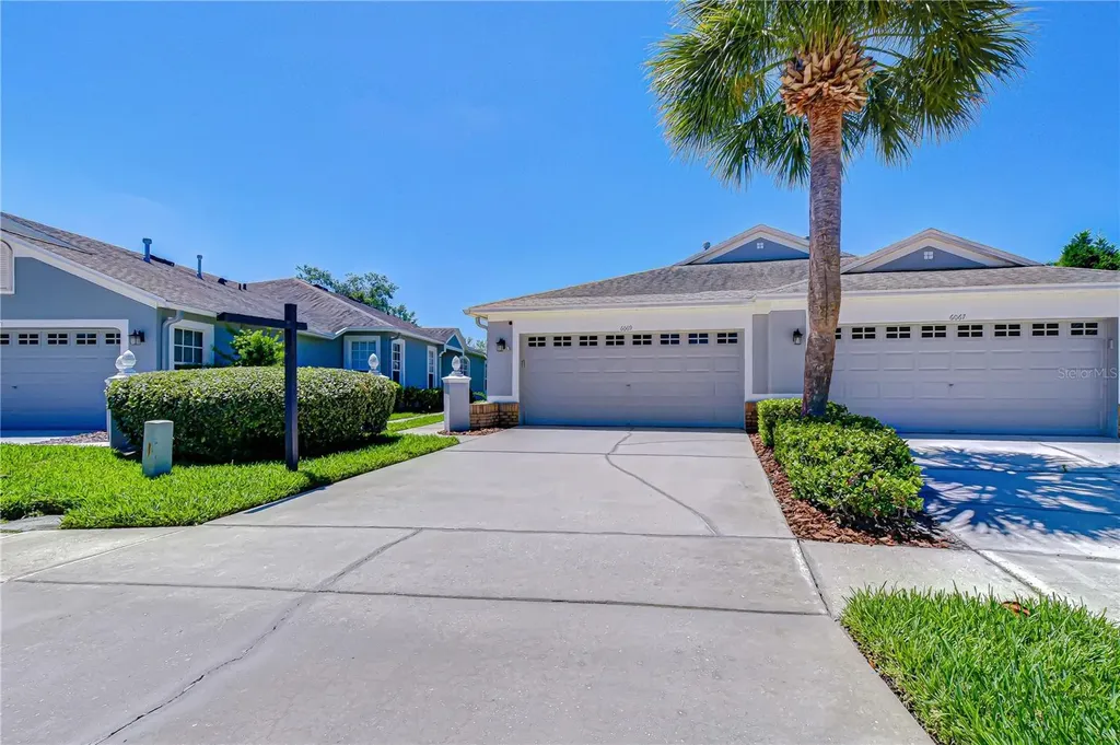 6069 Sandhill Ridge Drive Lithia FL 33547