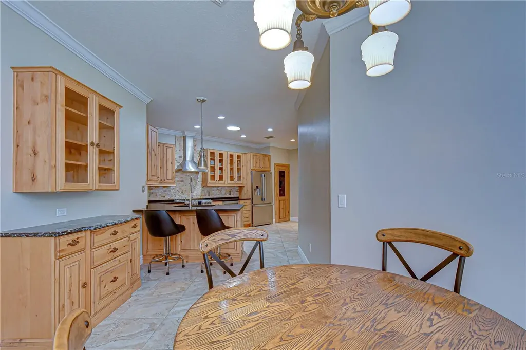 6069 Sandhill Ridge Drive Lithia FL 33547