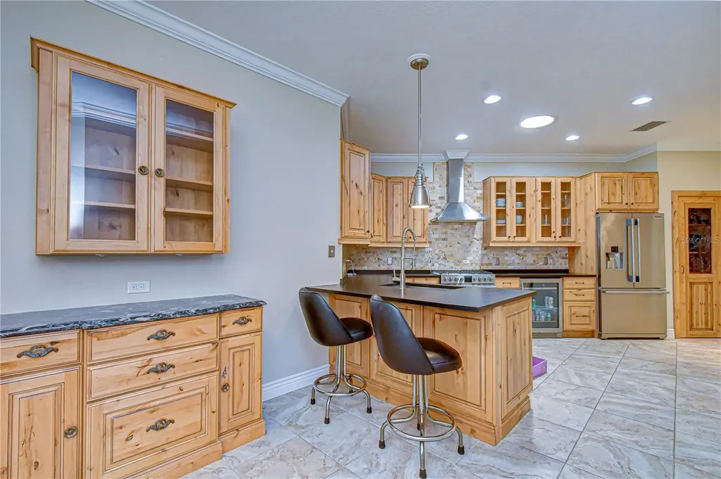 6069 Sandhill Ridge Drive Lithia FL 33547