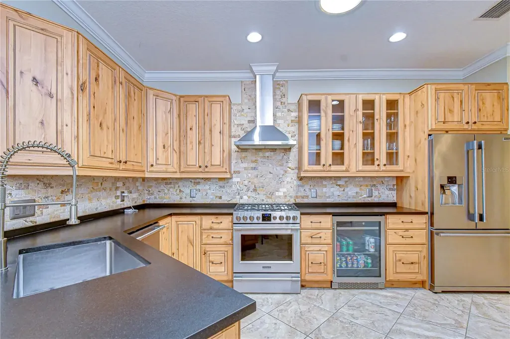 6069 Sandhill Ridge Drive Lithia FL 33547