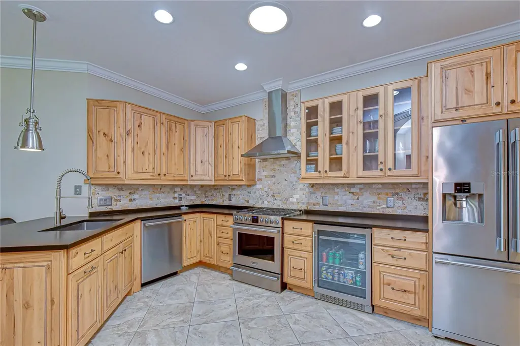 6069 Sandhill Ridge Drive Lithia FL 33547