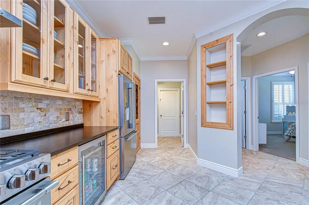6069 Sandhill Ridge Drive Lithia FL 33547