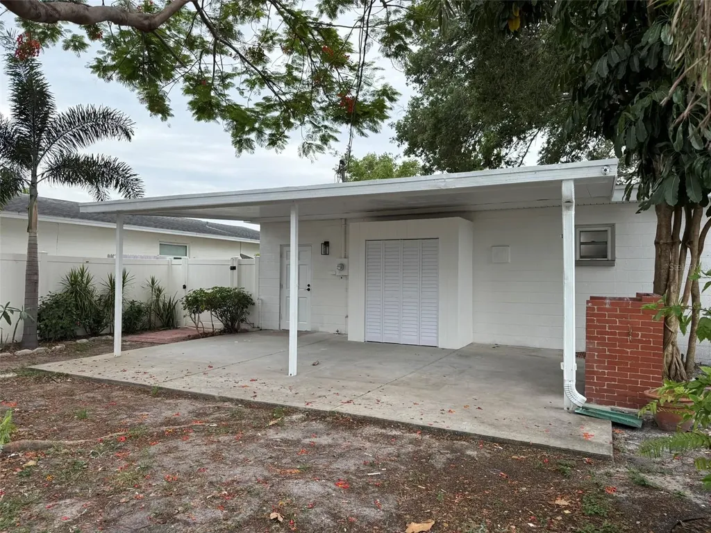 2413 18th Avenue N St Petersburg FL 33713