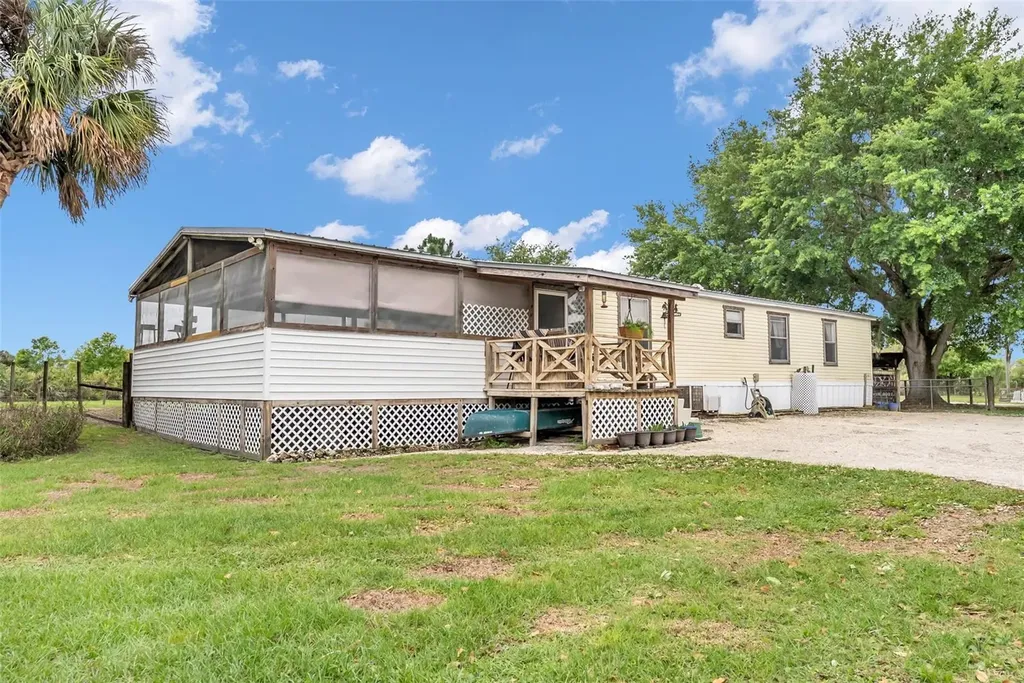 17255 NW 272nd Street Okeechobee FL 34972