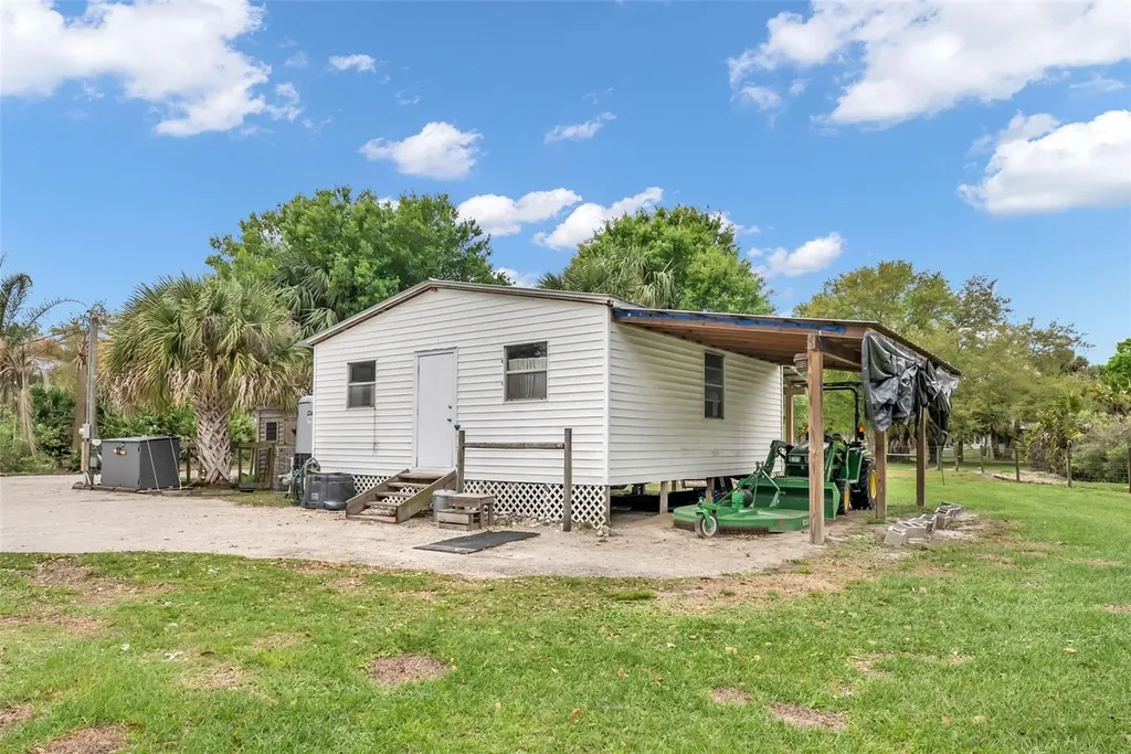 17255 NW 272nd Street Okeechobee FL 34972