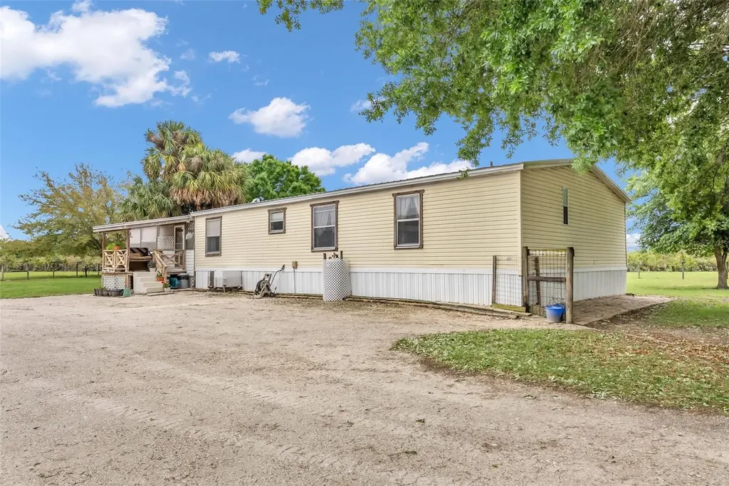 17255 NW 272nd Street Okeechobee FL 34972