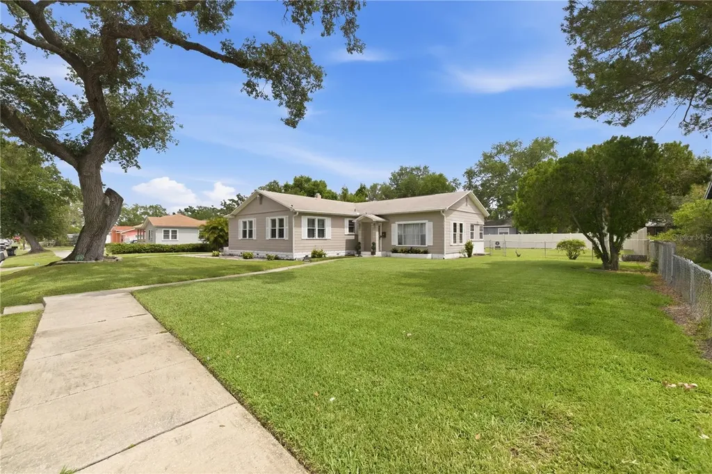 726 17th Avenue S St Petersburg FL 33701