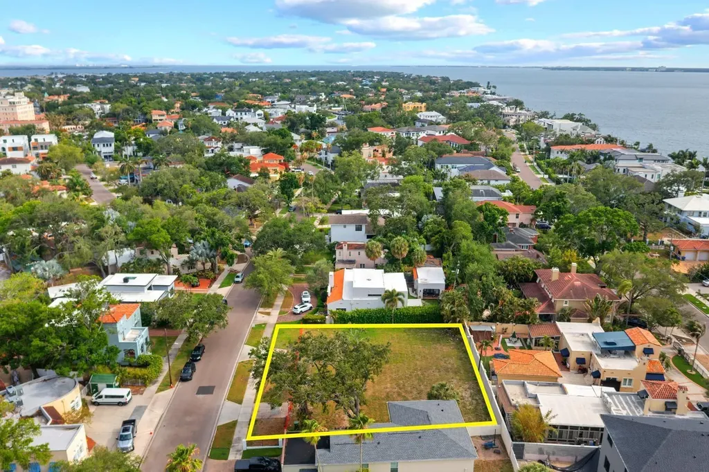 32 Aegean Avenue Tampa FL 33606