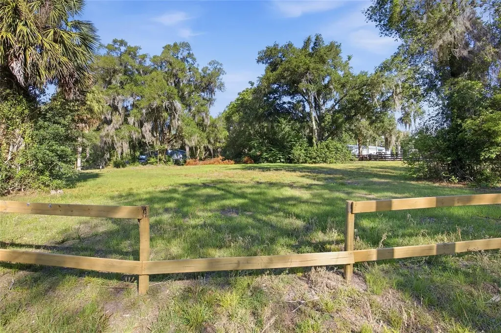 105 W Hermosa Street Lady Lake FL 32159
