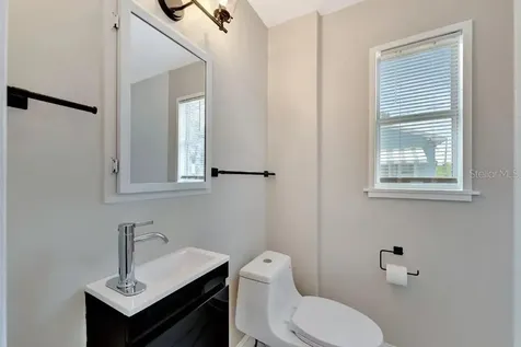 828 22nd Avenue N St Petersburg FL 33704