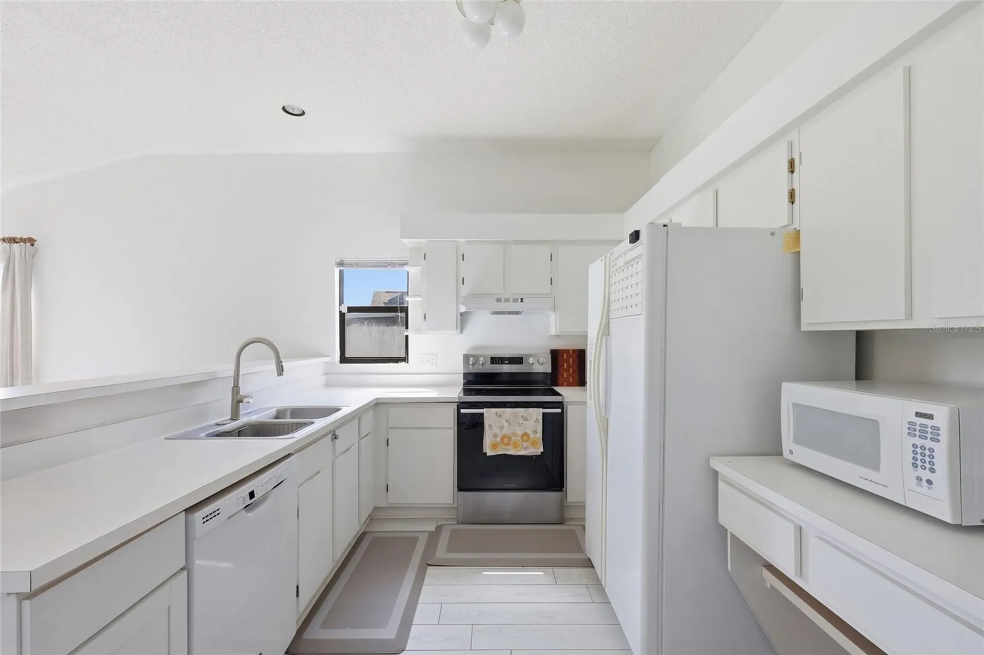 10137 Pink Carnation Court Orlando FL 32825