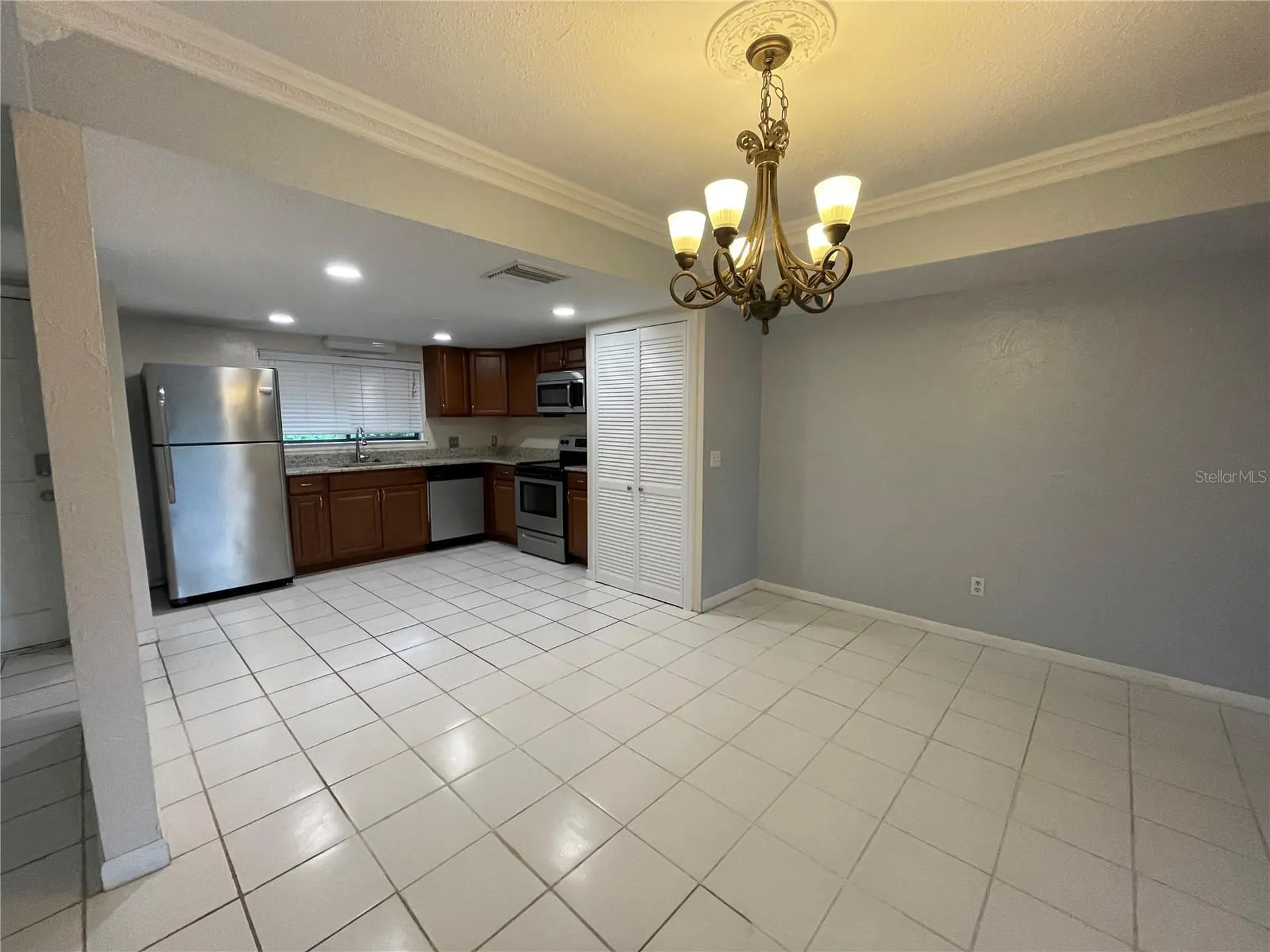 710 Raymond Circle Altamonte Springs FL 32714