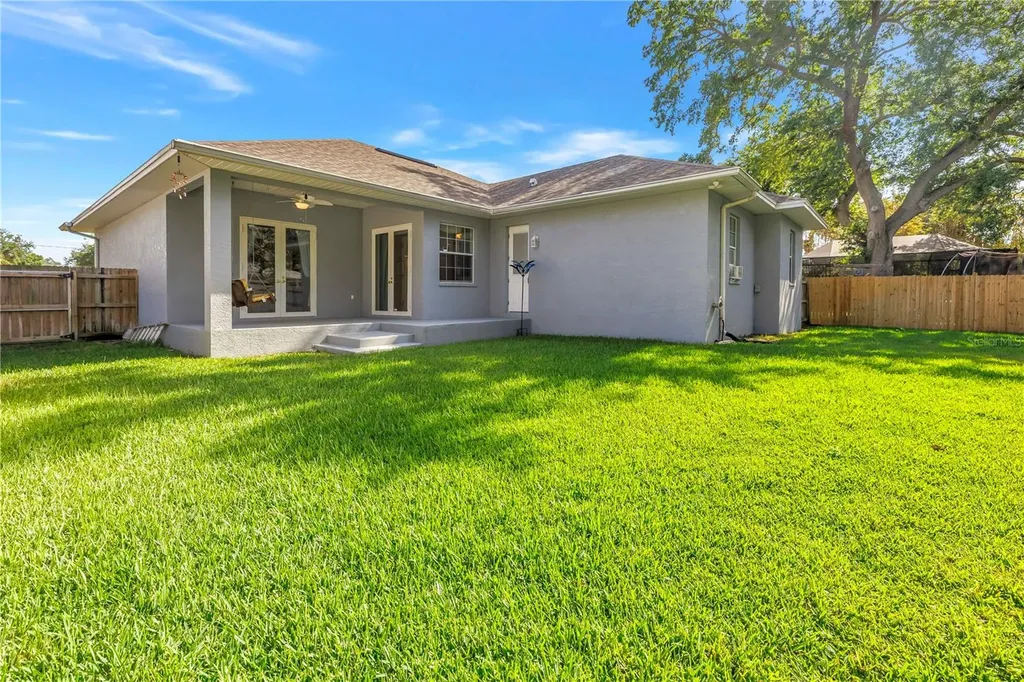459 Northmoor Avenue N St Petersburg FL 33702