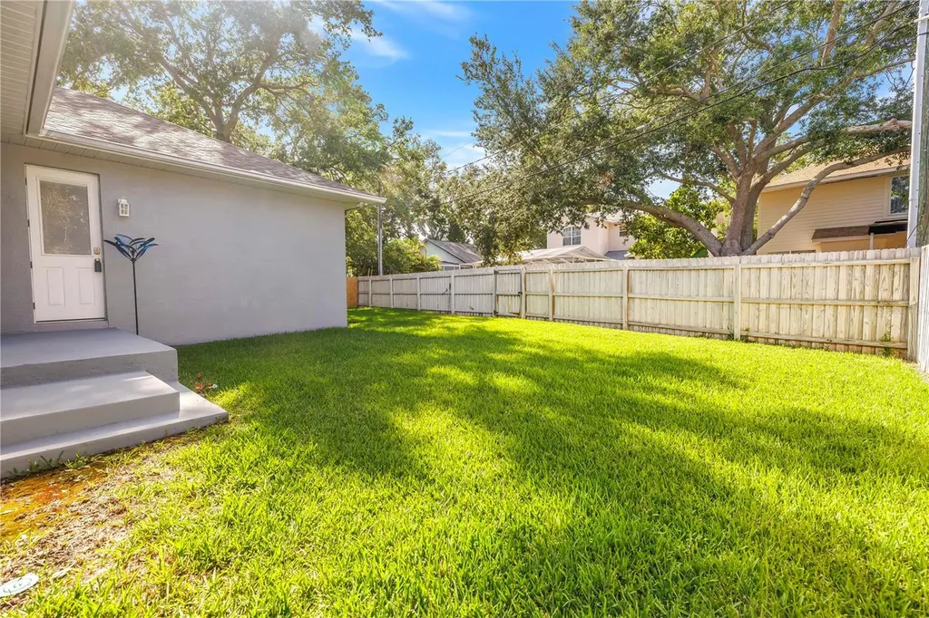 459 Northmoor Avenue N St Petersburg FL 33702