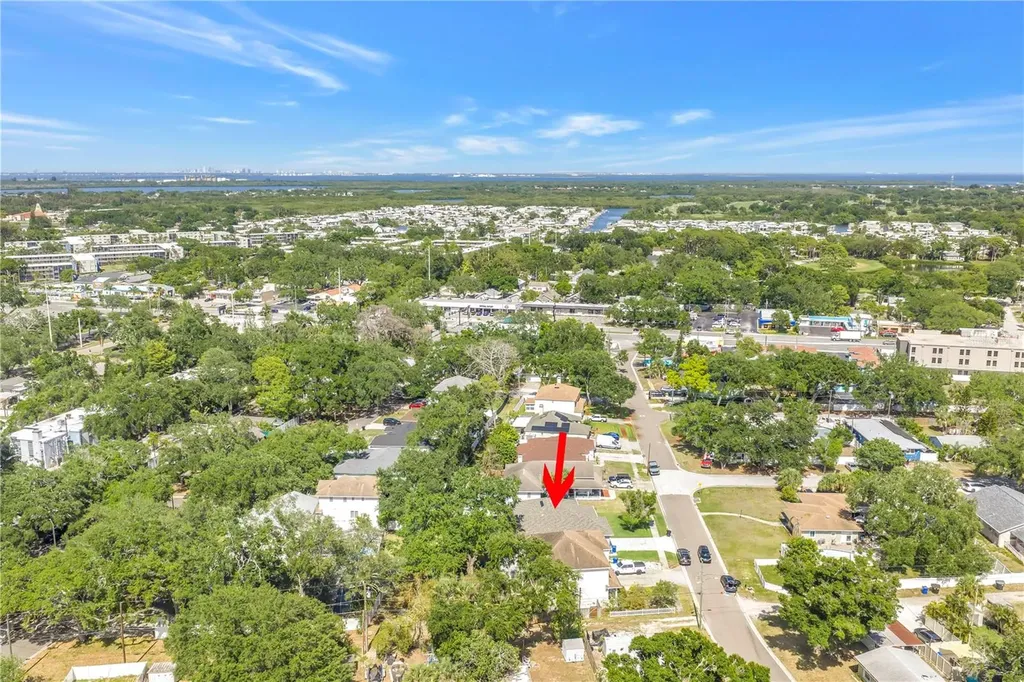 459 Northmoor Avenue N St Petersburg FL 33702