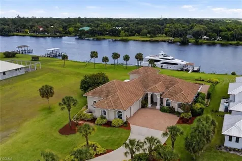 2504 Caloosa Shores Drive Labelle FL 33935