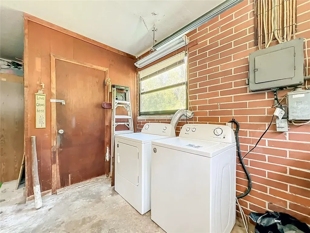 7802 Mizell Street Coleman FL 33521